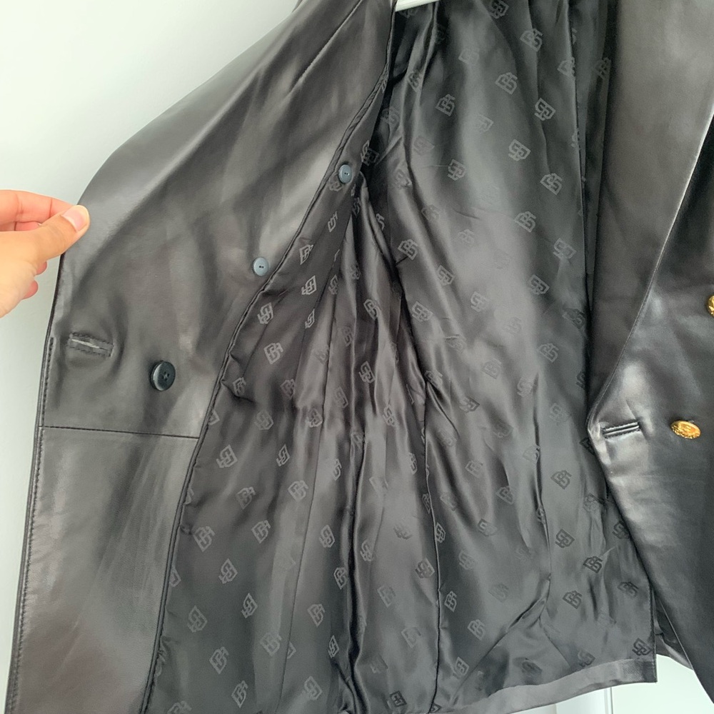 Banana Republic Leather Captain’s Blazer - Never Worn
Fall/Winter 2023 - Picture 7 of 8